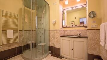 Deluxe-Zimmer | Badezimmer