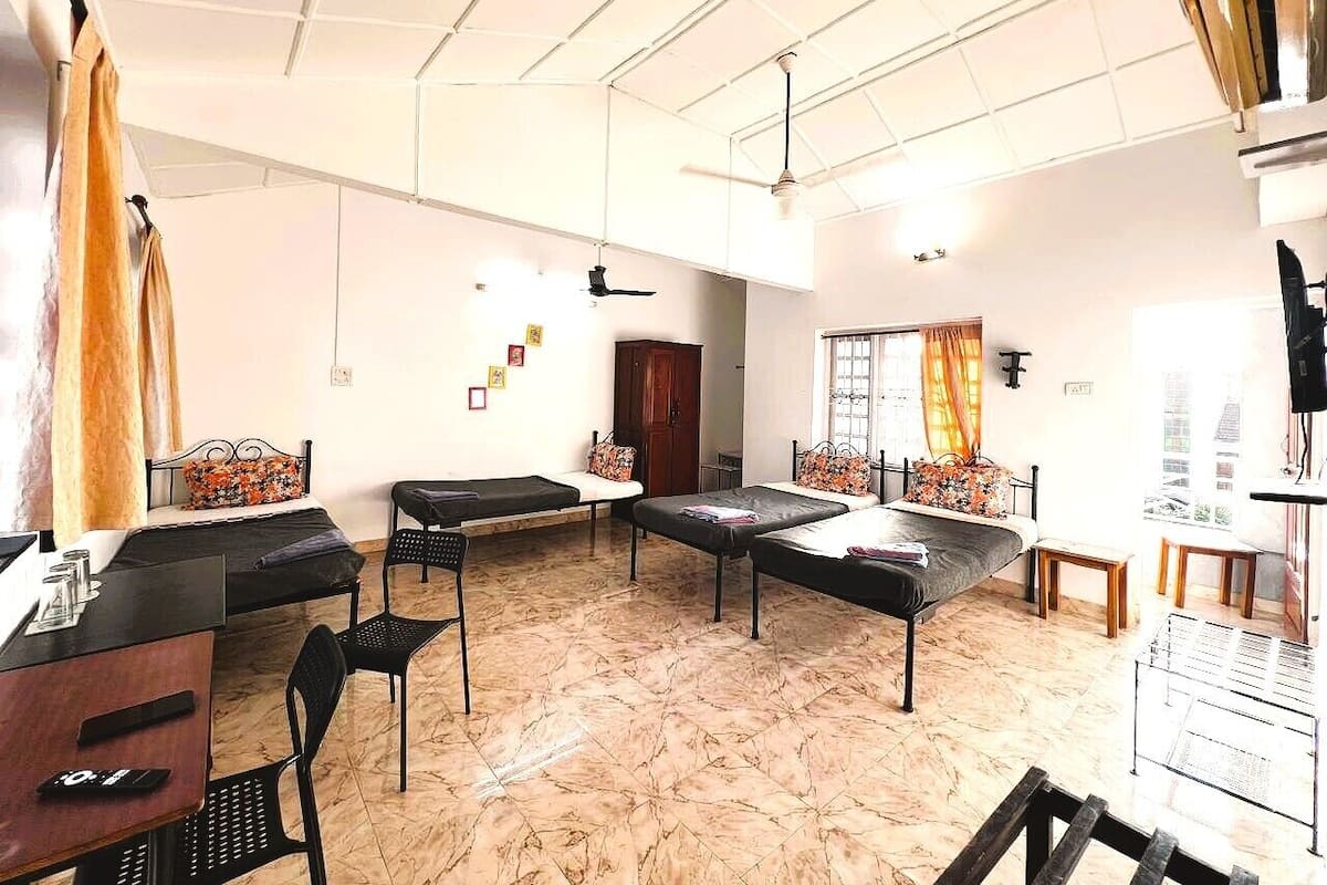 Family Room A/C | Ameublement personnalisé, bureau