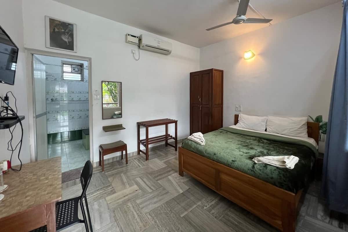 Individually furnished, desk, laptop workspace, blackout curtains