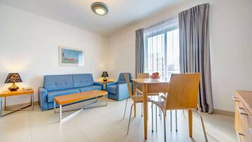 Leilighet – standard, 1 soverom | Skrivebord, skrivebord for bærbar PC og blendingsgardiner