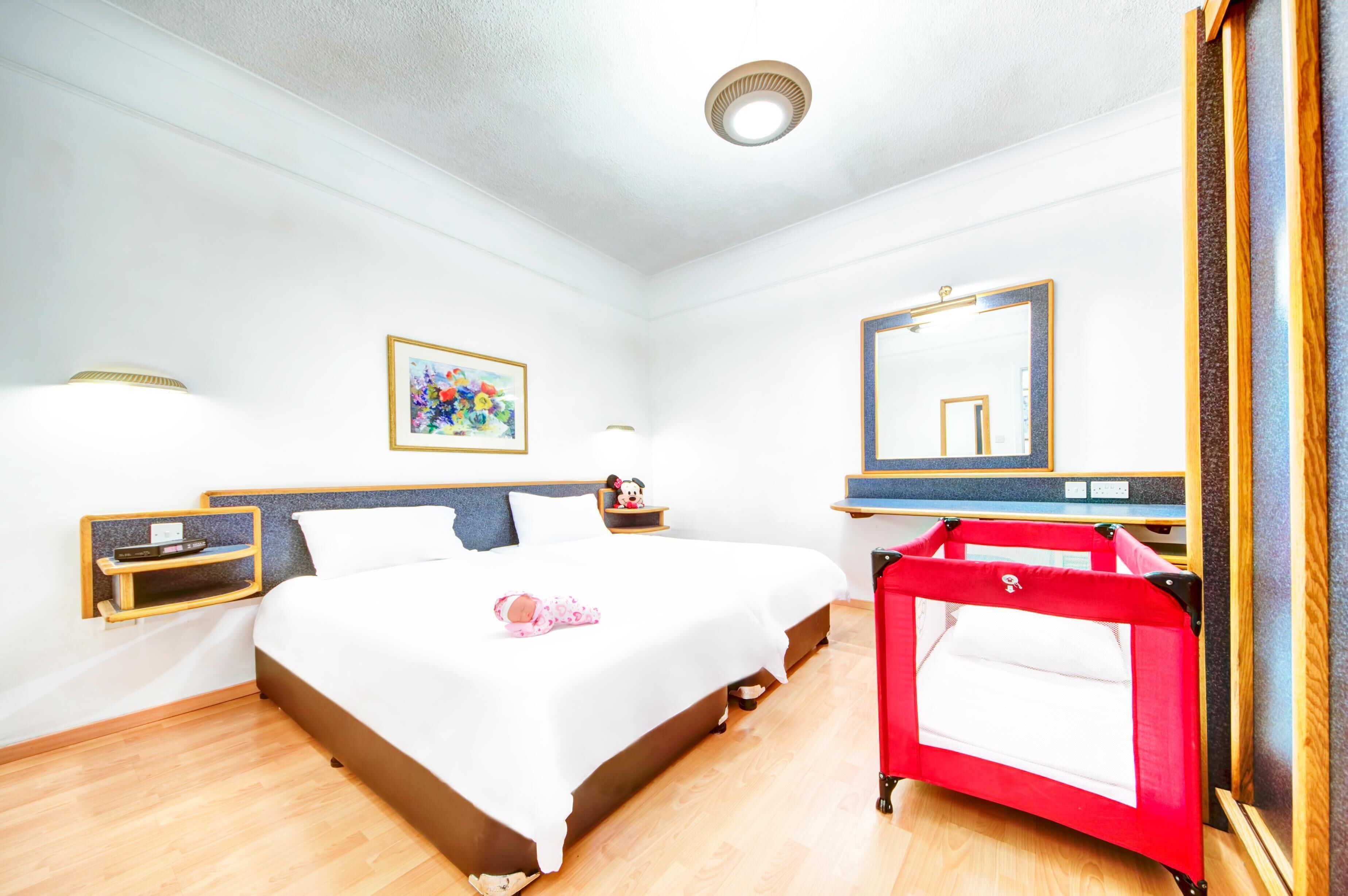 Standard-Apartment, 2 Schlafzimmer, Meerblick | Schreibtisch, laptopgeeigneter Arbeitsplatz, Verdunkelungsvorhänge