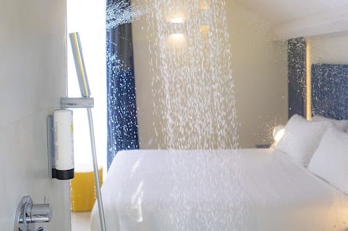 Dusche, kostenlose Toilettenartikel, Haartrockner, Bidet