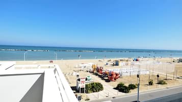 Una spiaggia nelle vicinanze