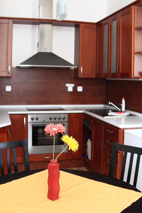 Kühlschrank, Mikrowelle, Geschirrspüler