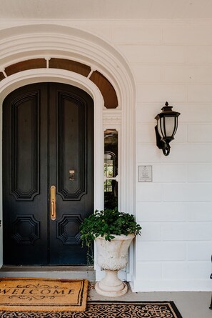 المنشأة من الخارج