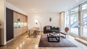 Atrium Suite | 起居區 | 電視
