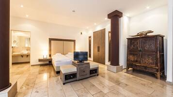 Loft Suite | 1 Schlafzimmer, Minibar, Zimmersafe, individuell dekoriert