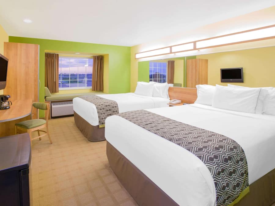 Ropa de cama hipoalergénica y escritorio