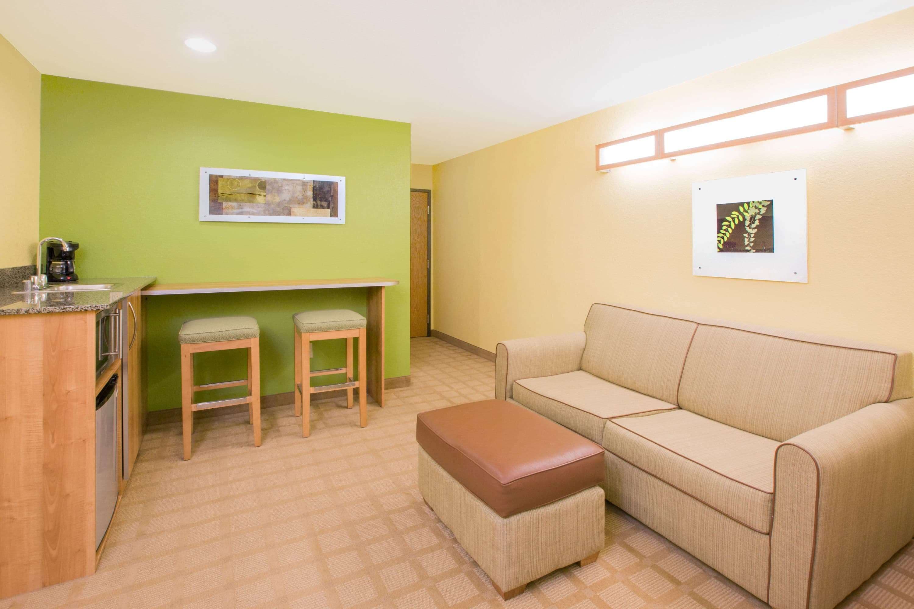 Studio Suite, 1 Queen Bed, Non Smoking | Hypo-allergenic bedding, desk, laptop workspace, blackout drapes