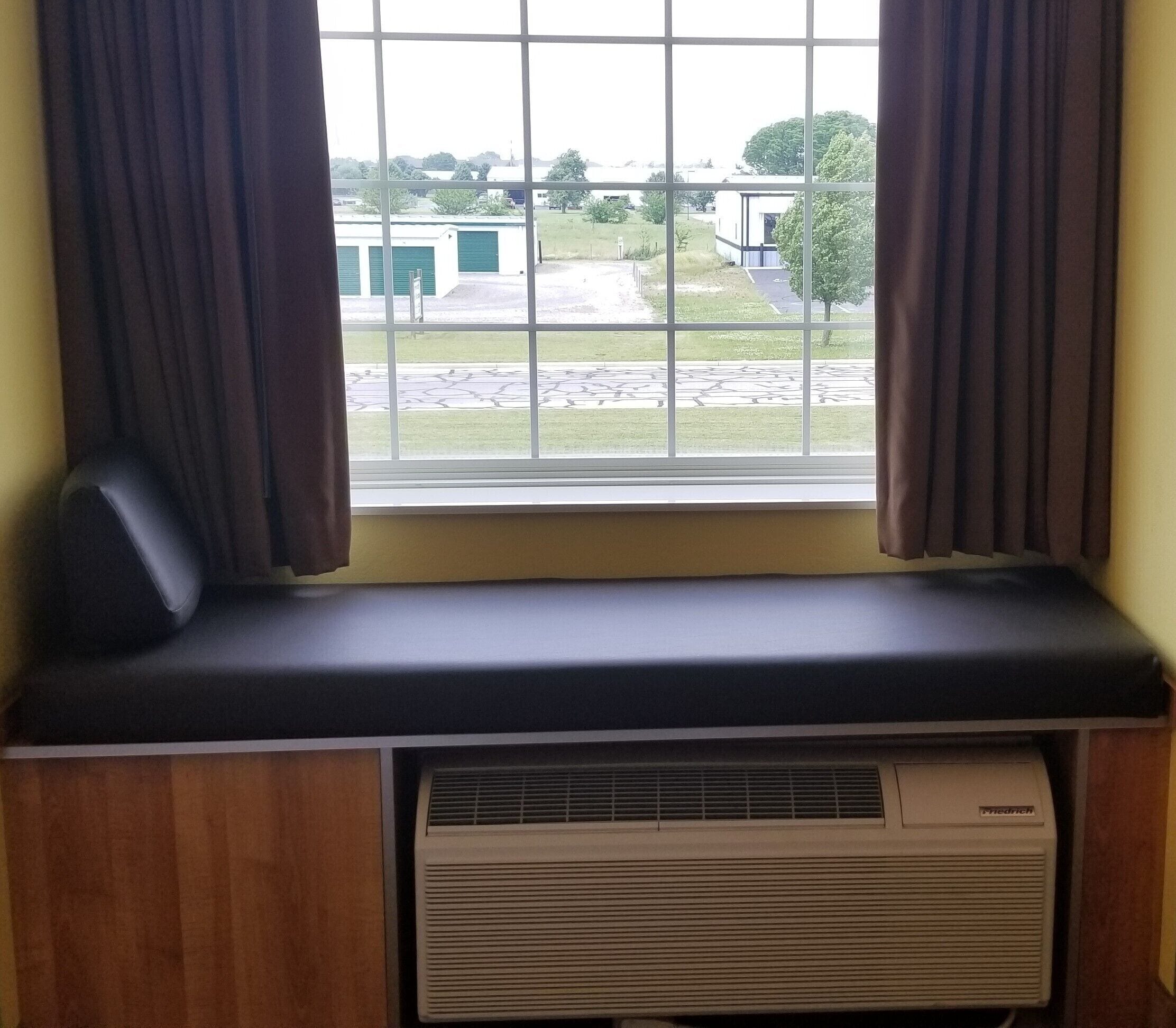 hypo-allergenic bedding, in-room safe, desk, laptop workspace