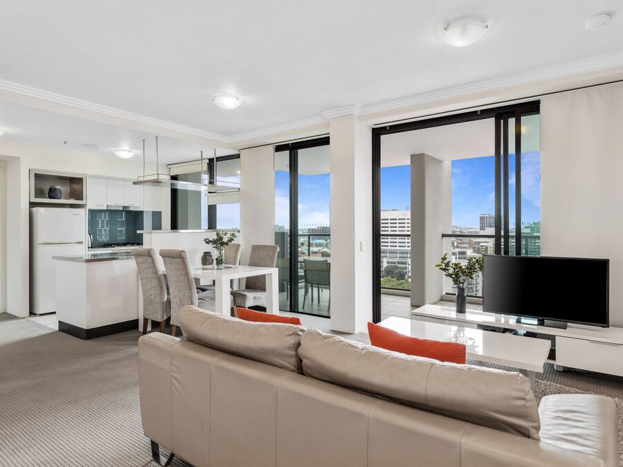 Apartamento, 2 habitaciones, 2 baños | Zona de estar | Una televisión de pantalla plana