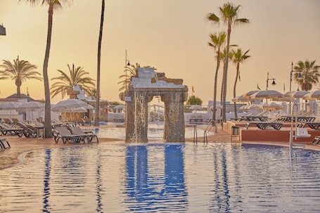 Outdoor pool. Ibersol Torremolinos Beach