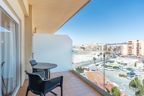 Superior Double Room, Balcony, Partial Sea View | Outdoor dining | 2 restaurants; breakfast, lunch and dinner served  - Hotel THB El Cid - Adults Only (Palma de Mallorca)
