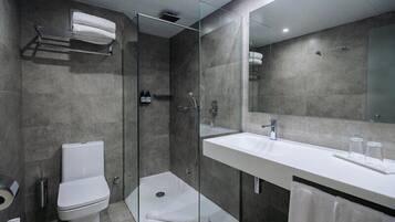 Suite junior, balcón, vistas al mar | Baño