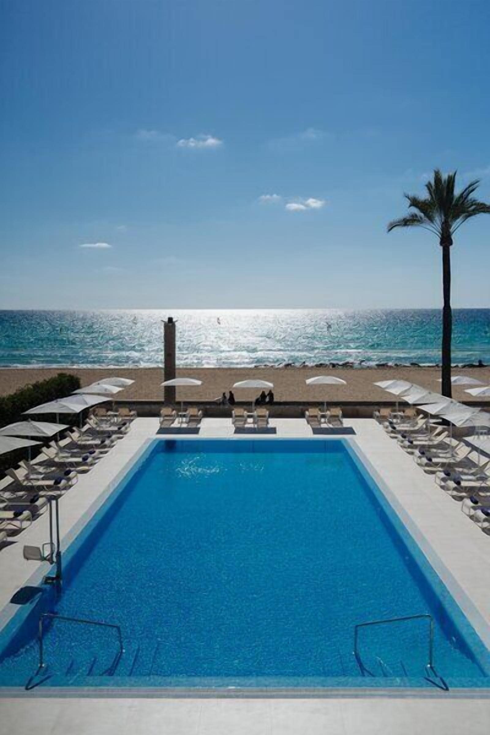 Indoor pool, seasonal outdoor pool, pool umbrellas, sun loungers