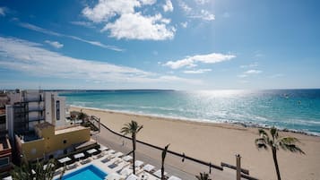 Suite – junior, balkong, sjøutsikt | Strand | Hvit sand