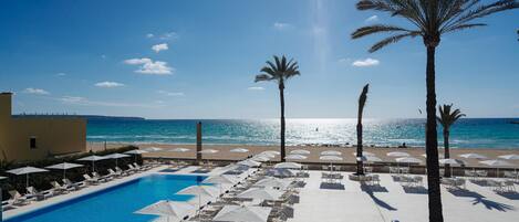 Piscine couverte, piscine extérieure (ouverte en saison)