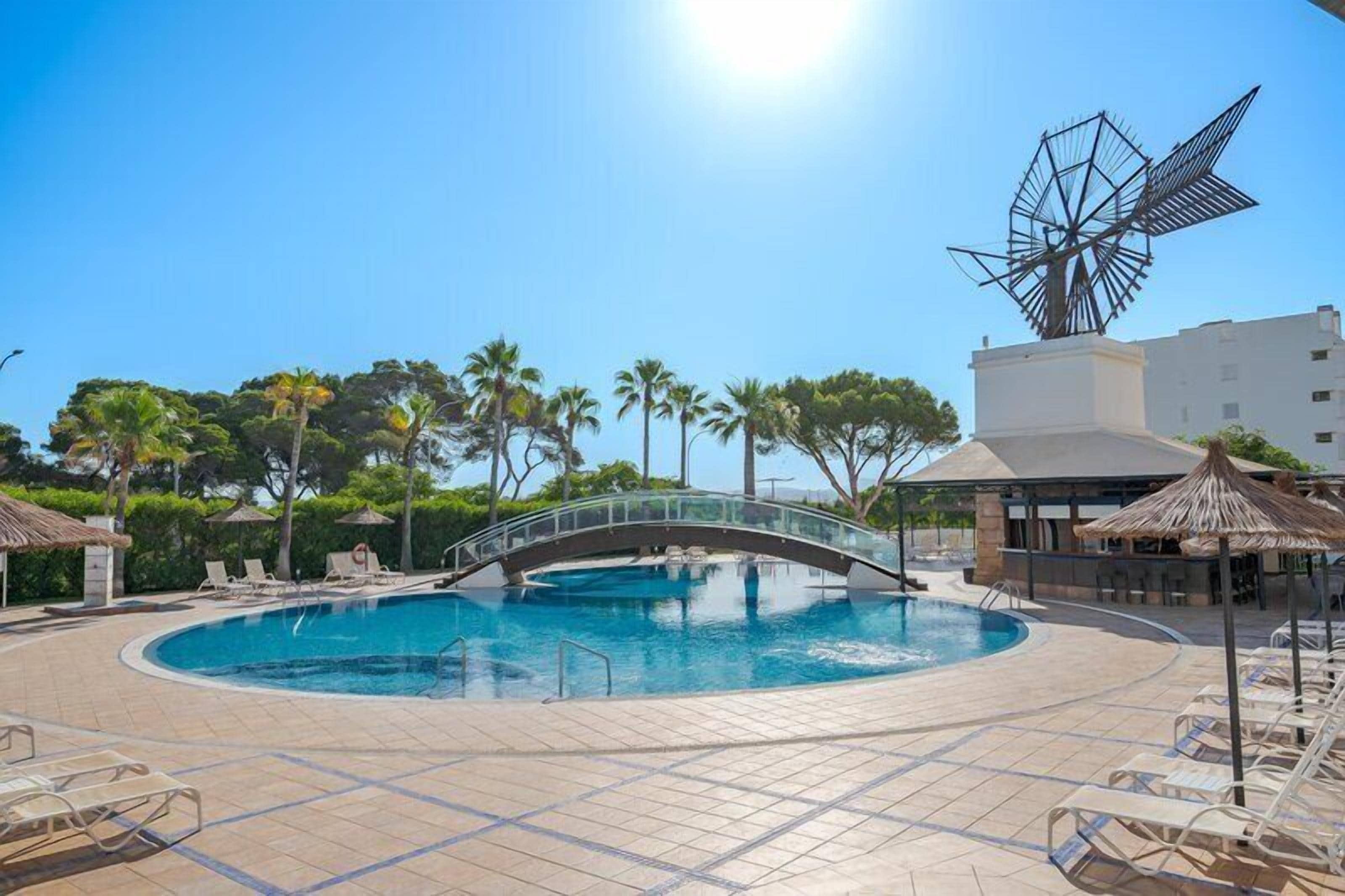 Indoor pool, seasonal outdoor pool, pool umbrellas, pool loungers