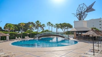Indoor pool, seasonal outdoor pool, pool umbrellas, pool loungers