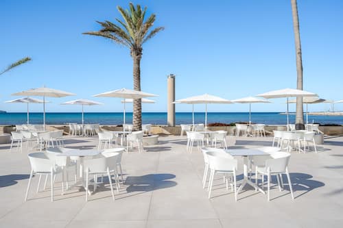 2 restaurants, breakfast served