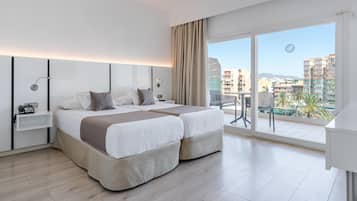 Superior-Doppelzimmer, Balkon, eingeschränkter Meerblick | Schreibtisch, kostenloses WLAN, Bettwäsche