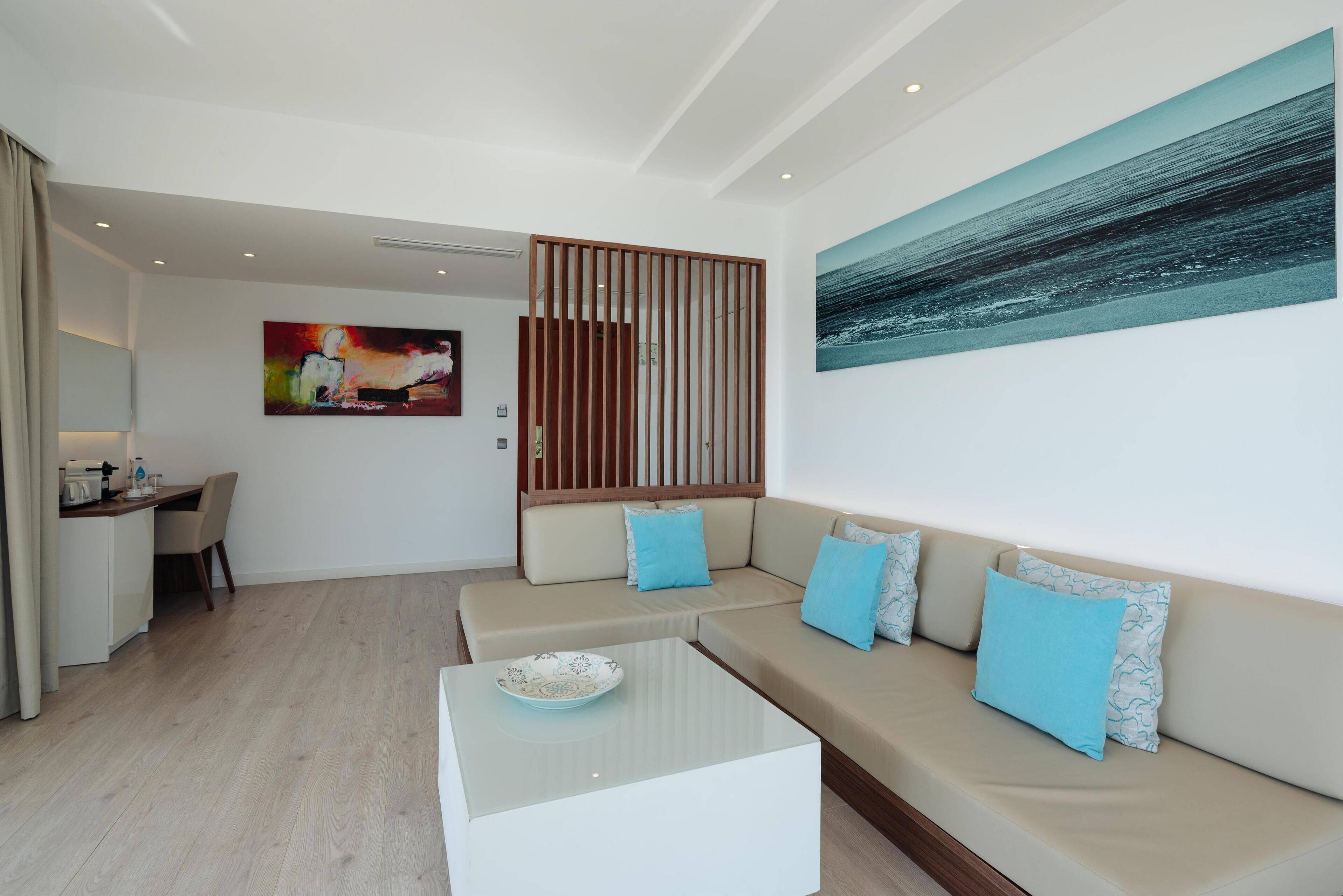 junior suite, balcony, sea view | desk, free wifi, bed sheets, wheelchair access