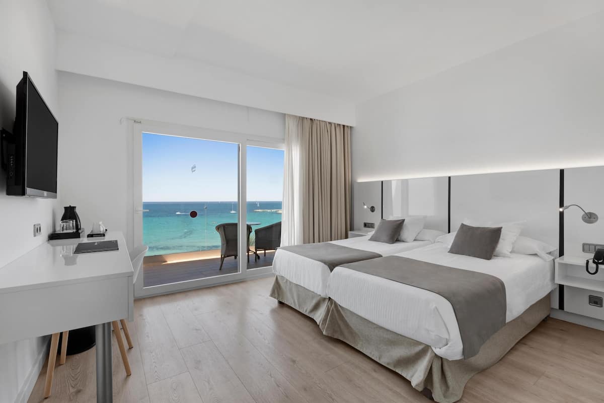 superior double room, balcony, sea view | desk, free wifi, bed sheets, wheelchair access