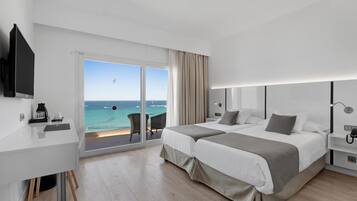 Superior Double Room, Balcony, Sea View | Desk, free WiFi, bed sheets, wheelchair access