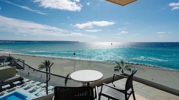 Junior suite, balkon, uitzicht op zee | Uitzicht vanuit de kamer