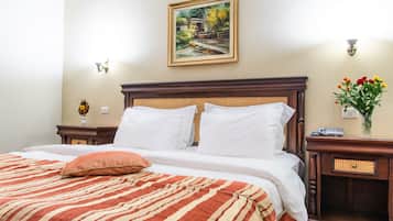 Chambre Exécutive | Surmatelas, minibar, coffres-forts dans les chambres, bureau