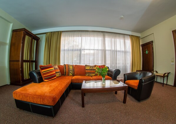 Pillowtop-Betten, Minibar, Zimmersafe, Schreibtisch