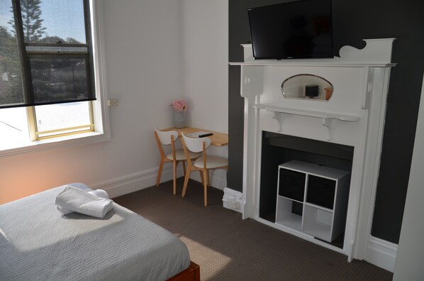 Tweepersoonskamer, 1 queensize bed, gedeelde badkamer | 1 slaapkamer, verduisterende gordijnen, een strijkplank/strijkijzer