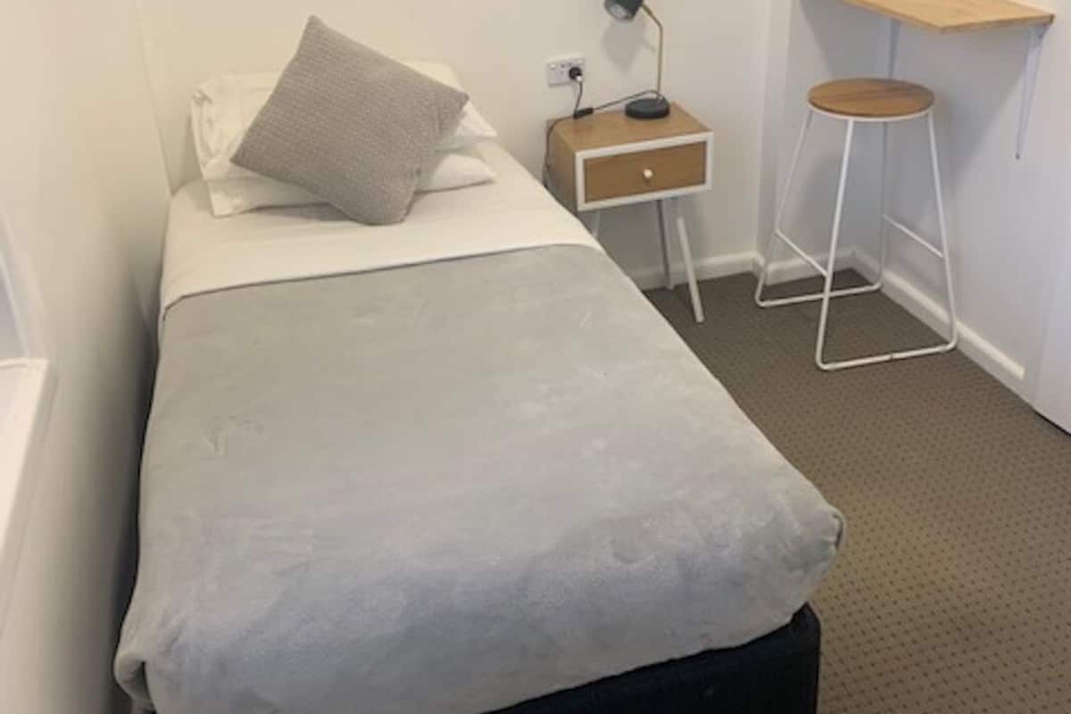 Single Room, Shared Bathroom, Beach View | 1 bilik tidur, langsir/tirai gelap terus, seterika/papan seterika