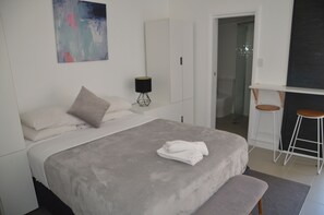 Studio, area halaman | Tirai kedap cahaya, setrika/meja setrika, Wi-Fi gratis, dan seprai linen