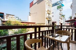 Phòng Deluxe, 1 giường đôi hoặc 2 giường đơn, quang cảnh thành phố | Khu vực ăn uống tại phòng