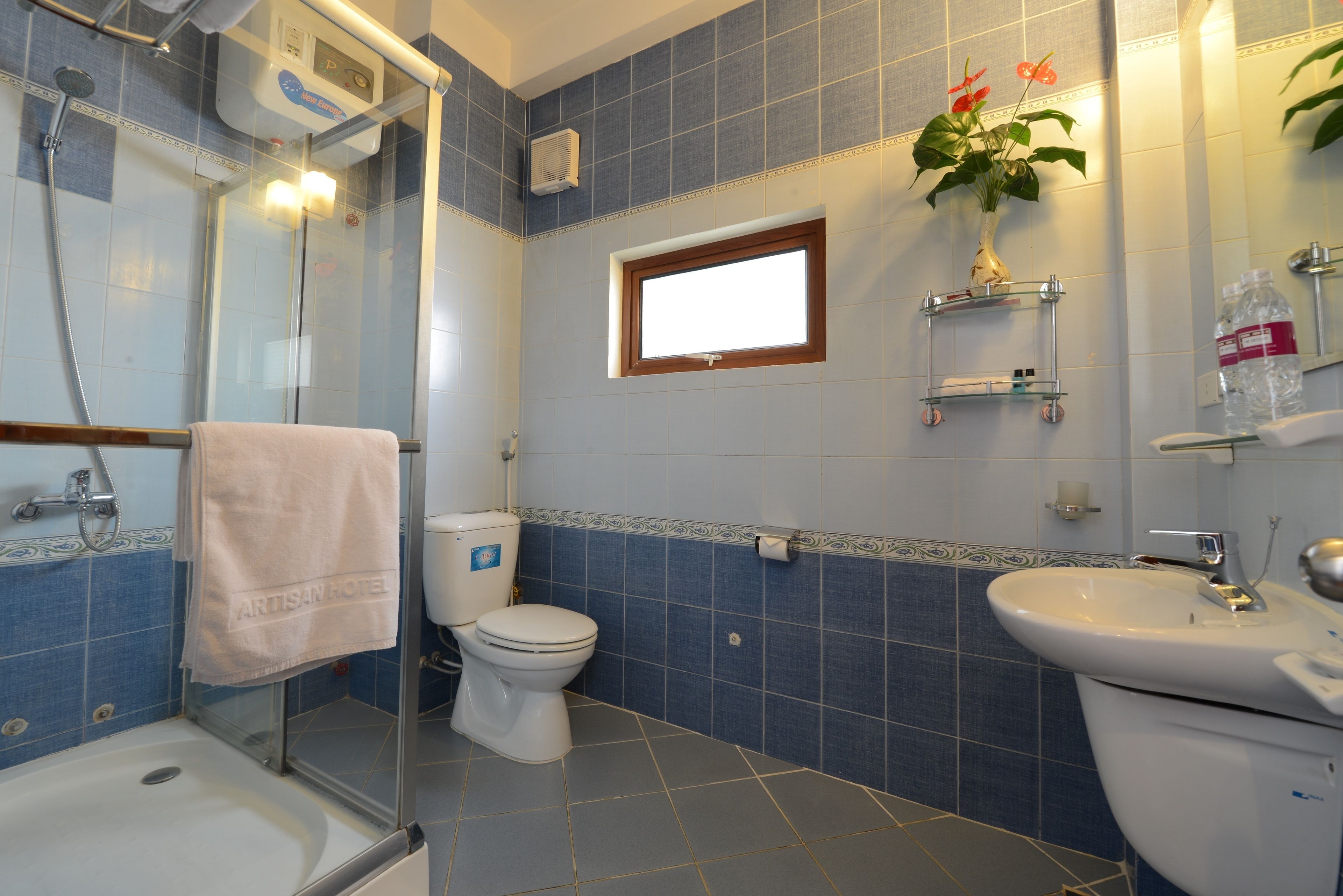 deluxe room, 1 double bed, lake view | bathroom | free toiletries, hair dryer, dressing gowns, slippers