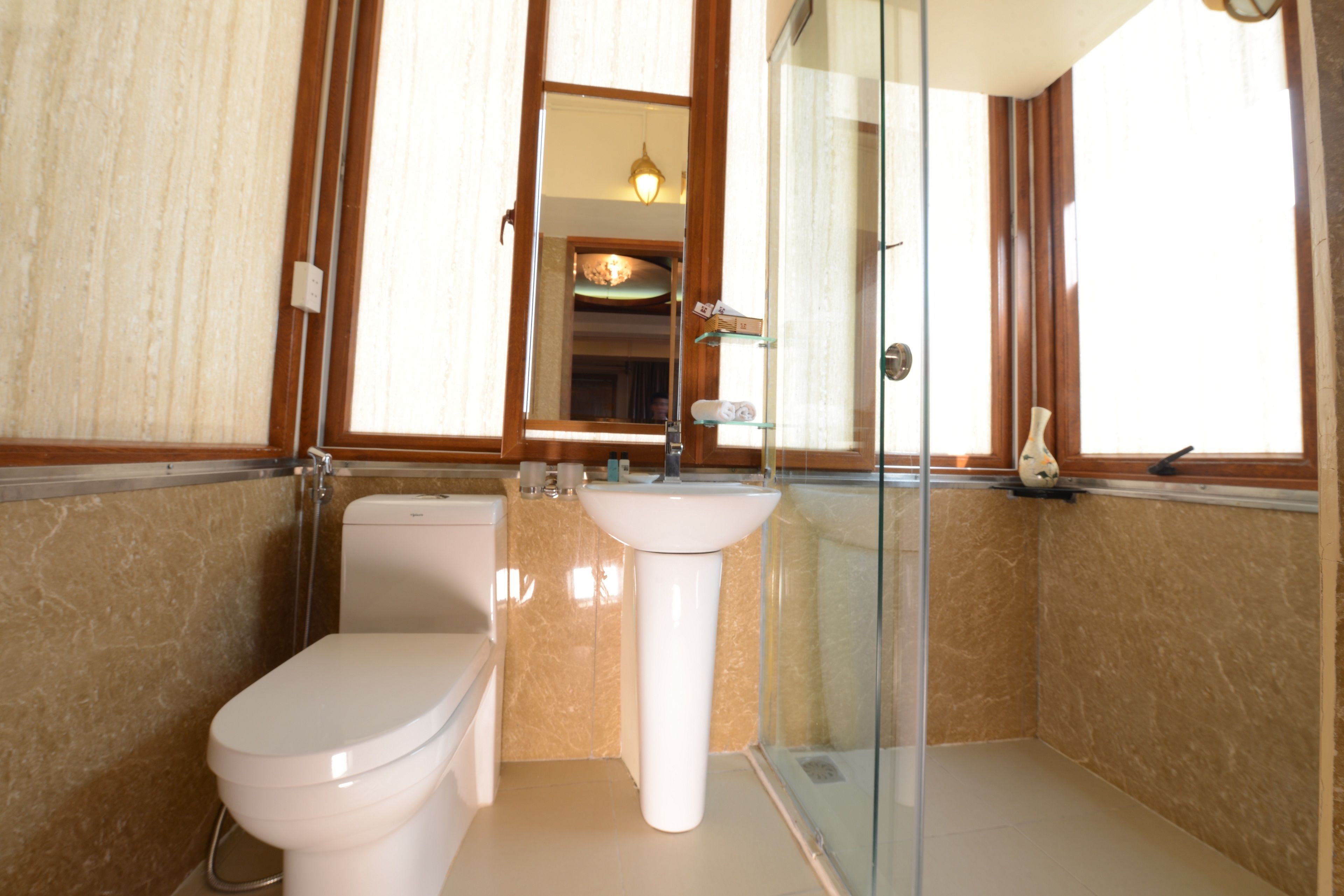 deluxe room, 1 double bed, lake view | bathroom | free toiletries, hair dryer, dressing gowns, slippers