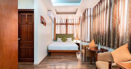 The Artisan Lakeview Hotel