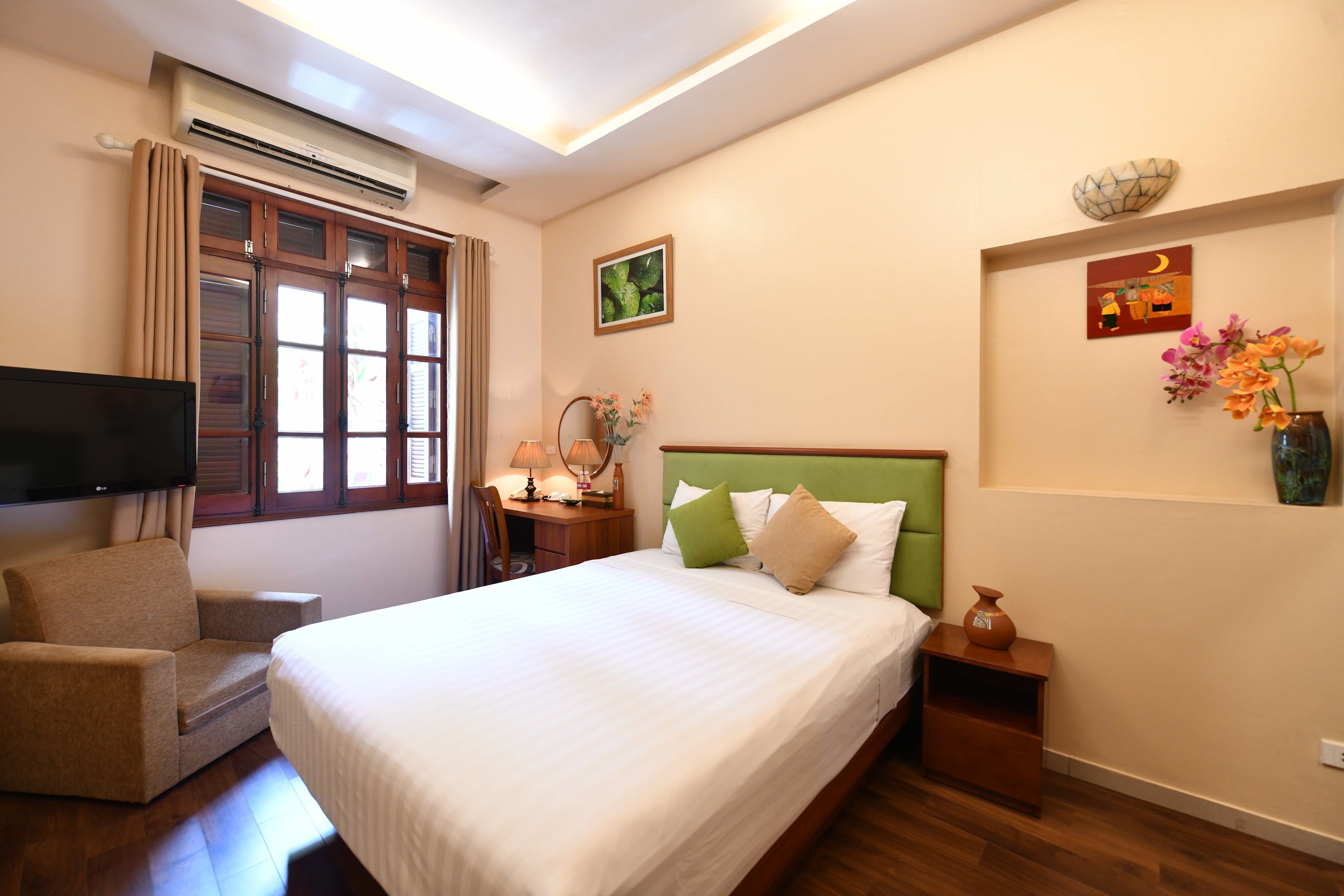 superior room | down duvets, minibar, in-room safe, desk