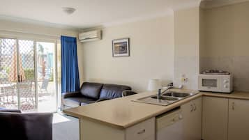 Apartamento, 1 quarto | Cozinha privada | Geladeira, micro-ondas, cooktop, lava-louças