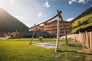 Children’s play area – outdoor