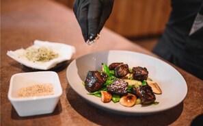 Lunch and dinner served, Regional cuisine - Aktiv & Familienhotel Adlernest (Senales)