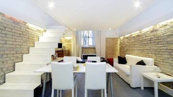 Studio | Salle de séjour | Télévision à écran plat