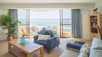 Executive Apartment | Living area | 100-cm flat-screen TV with cable channels, LCD TV