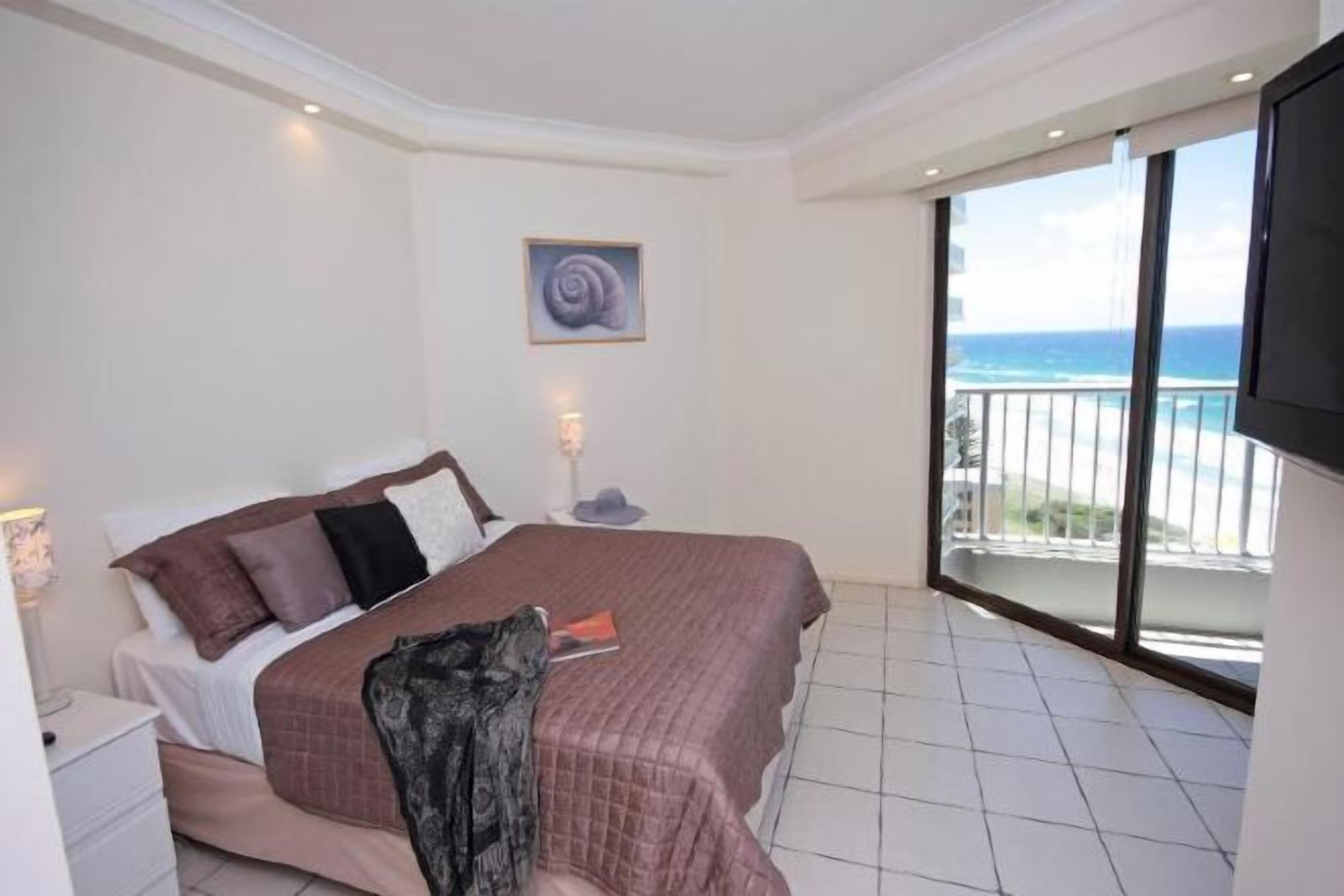 Individually decorated, individually furnished, desk, soundproofing