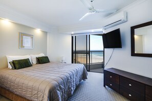 Two Bedroom Superior Apartment | Individually decorated, individually furnished, desk, soundproofing - The Breakers (Surfers Paradise)