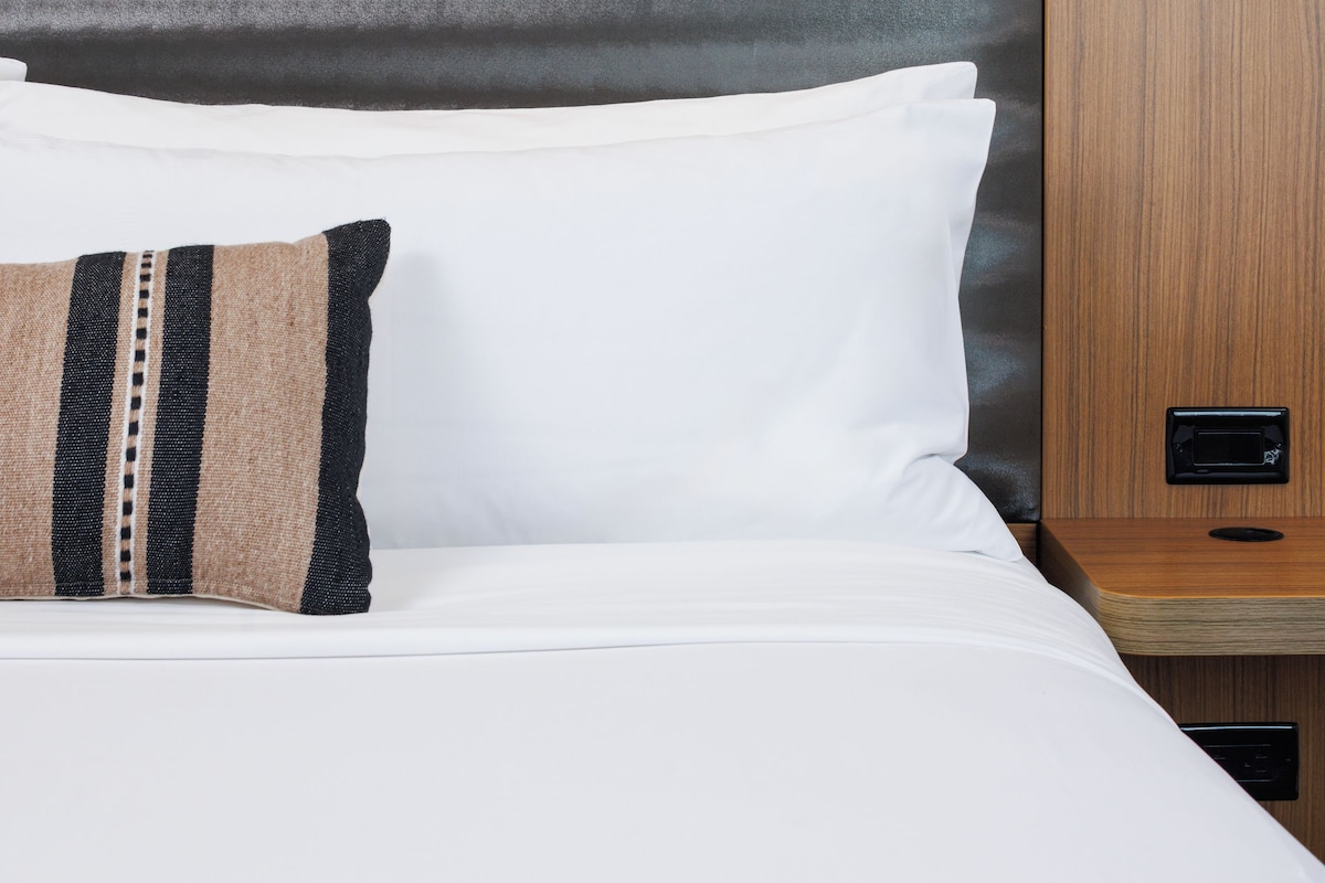 Premium bedding, in-room safe, desk, laptop workspace