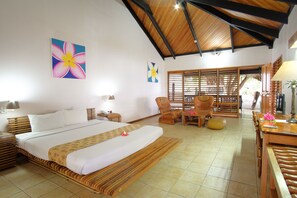 双人房或双床房, 浴缸 | 客房内保险箱、办公桌、遮光窗帘、熨斗/熨衣板