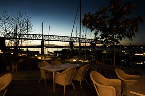 Se sirven desayunos, almuerzos y cenas (con vistas a la playa) 