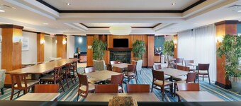 Fairfield Inn & Suites by Marriott Des Moines Airport